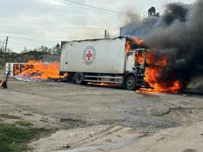 Atak na pojazd Międzynarodowego Czerwonego Krzyża w Ukrainie. Zełenski: Świat musi zareagować