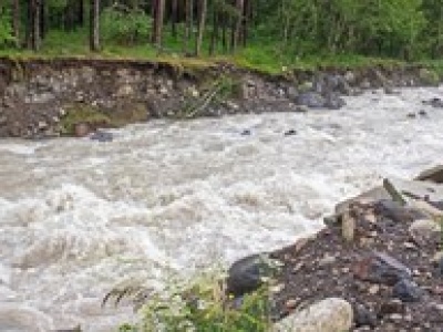 Powodzie błyskawiczne, gwałtowne wezbrania rzek. Alerty IMGW