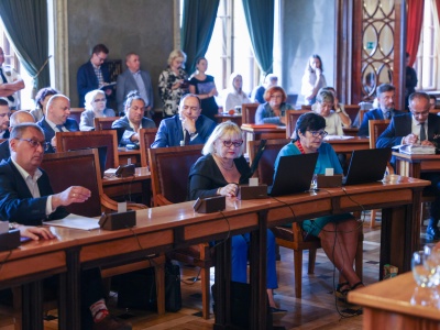 Podsumowanie 9. sesji Rady Miasta Krakowa. 23 uchwały, raport Związku Miast Polskich i Zintegrowany Plan Inwestycyjny”