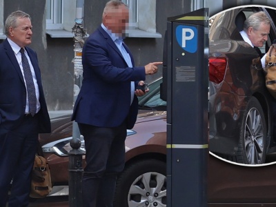 Piotr Gliński patrzy na ręce swojemu kierowcy. Pilnuje płatności za parking