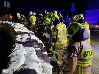 Ponad tysiąc interwencji strażaków w związku z deszczem. W Głuchołazach ewakuacja części miasta