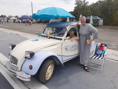 Nasza polska siostra “Clotilde”. Jeździ Citroënem 2CV, uczestniczy w zlotach i majsterkuje