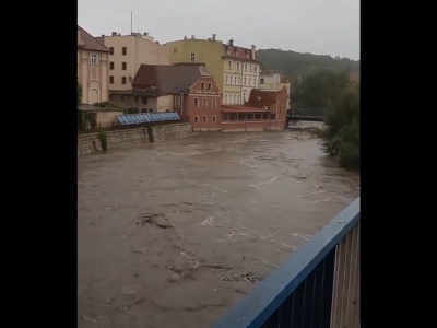 50 cm w kilka godzin! Służby i mieszkańcy Kłodzka walczą z żywiołem