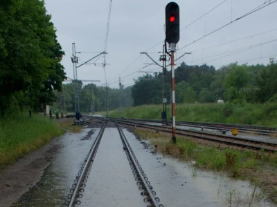 Powodzie w Polsce. Zamknięto trasę kolejową, są olbrzymie utrudnienia