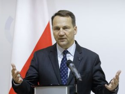 Ukraińcy nie chcą wracać do kraju i walczyć? Sikorski ma pomysł