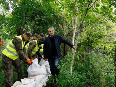 Terytorialsi ruszyli na pomoc. Tyle dostają za walkę z powodzią