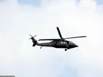 Black Hawk leci na akcję. Będą podejmować ludzi z dachu