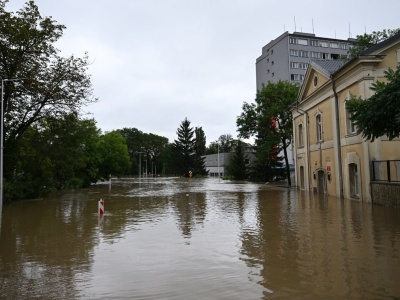 Niepokojące doniesienia! Wał w Jarnołtówku przerwany!