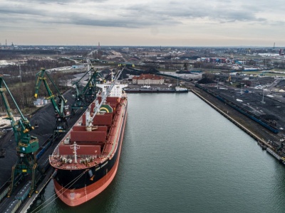 Pył węglowy z Portu Gdańsk wciąż uciążliwy. Trwają rozmowy władz miasta z zarządem