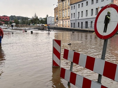 „Przegraliśmy walkę z wielką wodą”, „Brakuje ludzi, worków i piasku”. Mieszkańcy Dolnego Śląska błagają o pomoc!