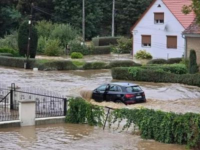 Nysa: Nie żyje znany chirurg, jego auto znaleziono na zalanej ulicy