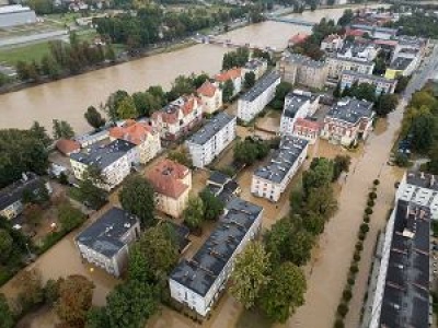 Ewakuacja Nysy. Może dojść do przerwania wału rzeki. Policja wydała apel do mieszkańców