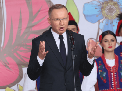 Andrzej Duda w ogniu krytyki. Tak tłumaczy się ze swoich ruchów podczas powodzi