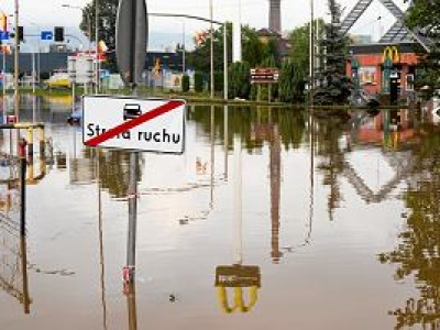 Szkoły zamknięte przez powódź. Rodzice dostaną wsparcie finansowe. Te warunki trzeba spełnić