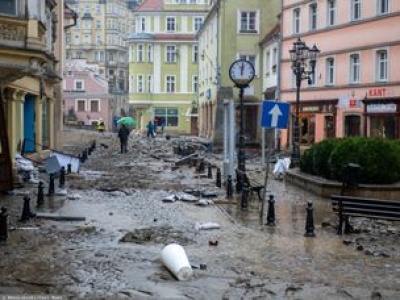 Skutki wielkiej wody. Odbudowa dróg i torów pochłonie miliardy