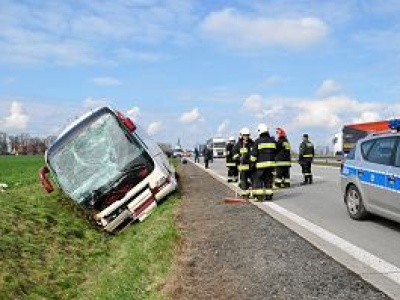 Wypadek autokaru na Dolnym Śląsku. Podróżowało nim 37 osób. Są ranni