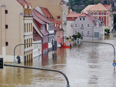 Liczba powodzi rośnie, szkody są coraz większe, ale liczba ofiar maleje [BADANIE]