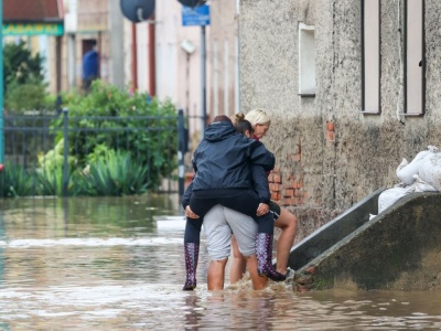 Na domach powodzian pojawiają się kolorowe flagi. Lepiej wiedzieć, co oznaczają, mogą ocalić życie