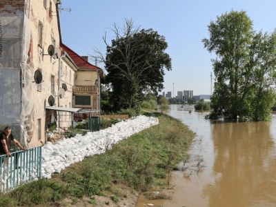 Ubezpieczenie od powodzi. Miliony Polaków złapią się za głowę po przeczytaniu umowy