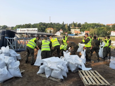 12 Wielkopolska Brygada Obrony Terytorialnej wspiera lokalne społeczności w walce ze skutkami powodzi.