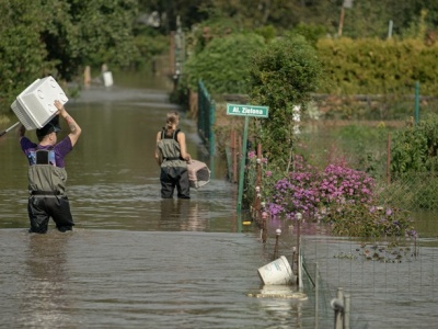 „Eko-fanatykom powódź niestraszna”. Interia uderza w ideologię klimatyzmu