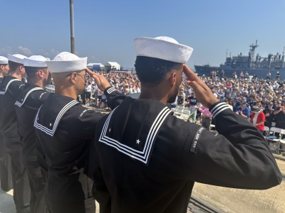 Gwiaździsta bandera na USS New Jersey. Kolejny okręt podwodny typu Virginia w składzie US Navy