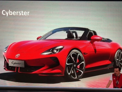 MG Cyberster: CENA w Polsce to 277 900 lub 299 900 zł za 77 kWh i RWD lub AWD. Oto „tania Tesla”, tyle że Tesla Roadster ;)