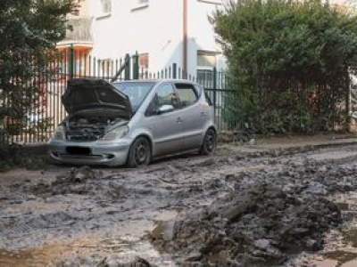 Co zrobić z samochodem po zalaniu? Praktyczny i smutny poradnik dla powodzian