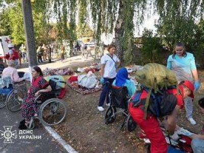 Rosja zrzuciła bombę na ukraińskich seniorów. 