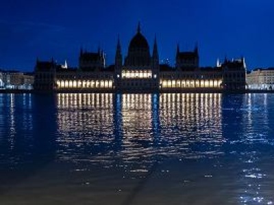 Budapeszt czeka na falę kulminacyjną na Dunaju. Woda już przekroczyła 8 metrów