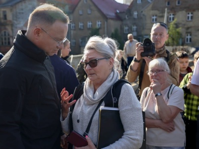 Prezydent w Lądku-Zdroju! Rozmawiał z powodzianami. WIDEO