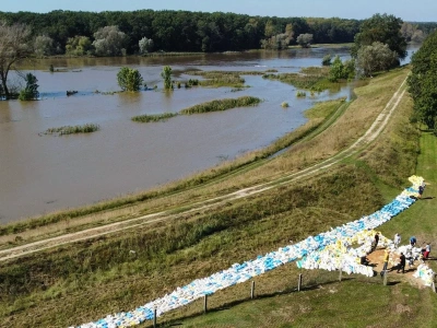 Powódź nie odpuszcza. Ryzyko przelania się Odry przez wał w Głogowie