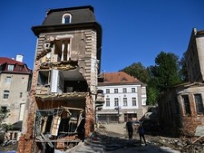 Uszkodzone domy, mosty i szkoły. Są wstępne raporty ws. strat po powodzi