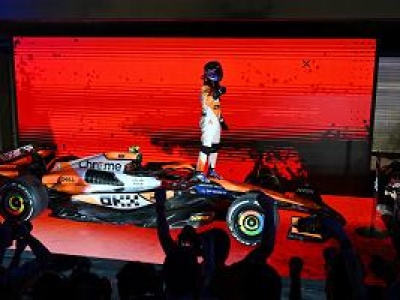 Na taki wynik GP Singapuru czekali fani F1. Sprawa tytułu wciąż otwarta