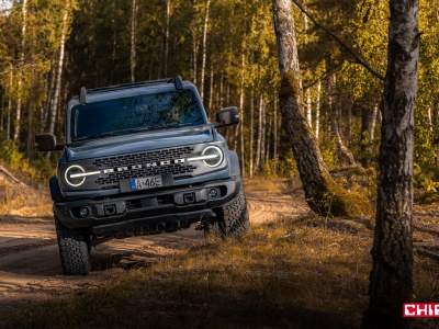 Test Ford Bronco – komfortowa podróż na drodze, w polu, w lesie…