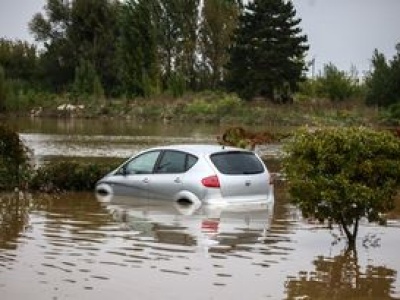 Co z odszkodowaniem za zniszczone przez powódź auto? Diabeł tkwi w szczegółach