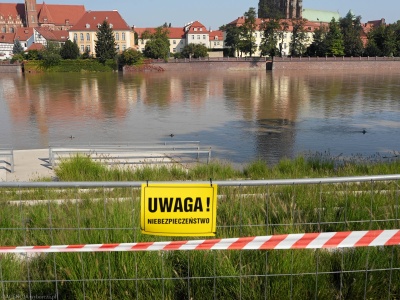 Tak żerują na ludzkiej tragedii. Policja ostrzega przed fałszywymi zbiórkami na rzecz powodzian