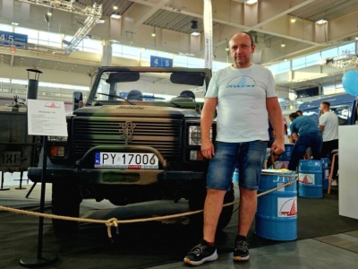 Peugeot P4 4×4, czyli Klasa G po francusku i polska kuchnia polowa (Retro Motor Show 2024)