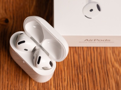 Jak działa ANC w AirPods 4 w porównaniu do AirPods Pro 2? Pierwsze wrażenia