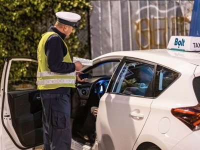 Ogromna skala naruszeń w przejazdach na aplikację. A miało być bezpieczniej