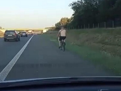 W Dzień Bez Samochodu wjechał na autostradę A2… rowerem