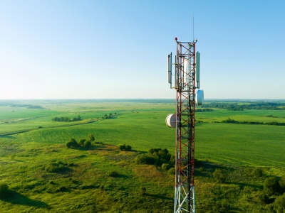 Nawoływał do wysadzania masztów 5G. Przed policją tłumaczył się emocjami i alkoholem