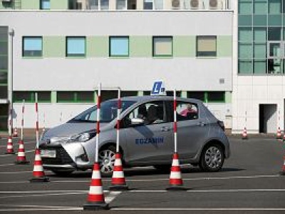 W tych miastach najwięcej osób zdaje prawo jazdy. Warszawa daleko w tyle, a Kraków? Szkoda gadać