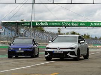 Dwa hardkorowe kompakty: Volkswagen Golf R i GTI Clubsport. Warto poczekać na tego drugiego!