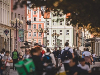 Możliwość rozwoju kariery i pasji, dostęp do mieszkań. W tych miastach młodym żyje się najlepiej