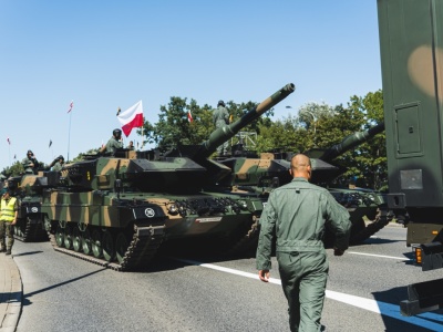 Nawet 63-latkowie muszą stawić się w jednostkach. Wojsko wzywa setki tysięcy osób