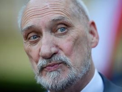 Za chwilę raport ws. podkomisji smoleńskiej. Macierewicz zwołał konferencję. 