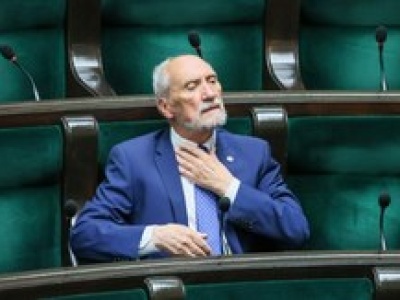 Macierewicz odpowiedział na raport MON. Padły mocne słowa