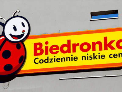 Biedronka tym razem przegięła. Popularne perfumy za pół ceny, tylko do soboty