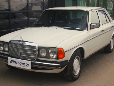 Mercedes 220D W123 1978 – 77000 PLN – Gaj